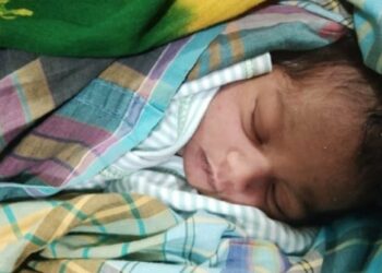 ময়লার স্তূপে নবজাতক !