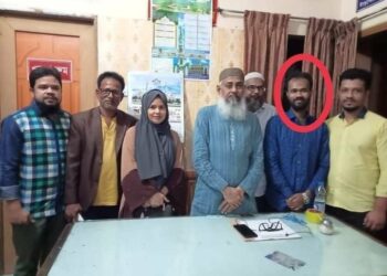 ফতুল্লায় প্রকাশ্যে ওয়ারেন্টভূক্ত আসামীর গণসংযোগ !