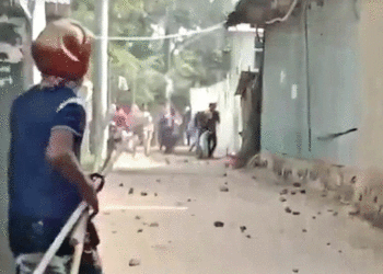 রূপগঞ্জে বসতবাড়িতে সন্ত্রাসীদের হামলা আহত ১৮