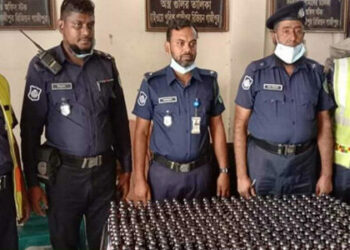 কাঁচপুরে ৩৬৯ বোতল ফেন্সিডিল উদ্ধার