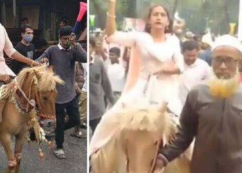 ঘোড়ায় চড়ে প্রার্থী তৃতীয় লিঙ্গের অনিকা রানী