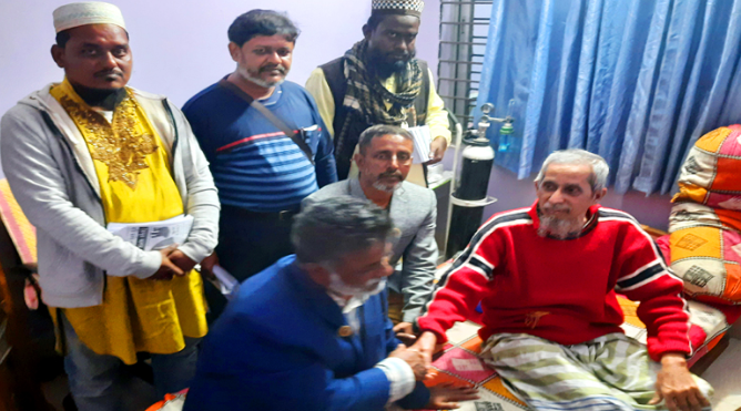 ফের অসুস্থ মুক্তিযোদ্ধা লুৎফর রহমানকে দেখতে ছুটে গেল খোরশেদ