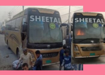 নারায়ণগঞ্জে শীতল এসিবাসে আগুন