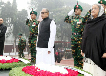শহীদ বুদ্ধিজীবী স্মৃতিসৌধে রাষ্ট্রপতি ও প্রধানমন্ত্রীর শ্রদ্ধা