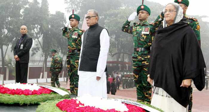 শহীদ বুদ্ধিজীবী স্মৃতিসৌধে রাষ্ট্রপতি ও প্রধানমন্ত্রীর শ্রদ্ধা