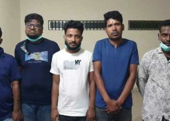 দূর্ধর্ষ কান্ড ! ৫ ভূয়া ডিবি পুলিশকে আটক করলো র‌্যাব