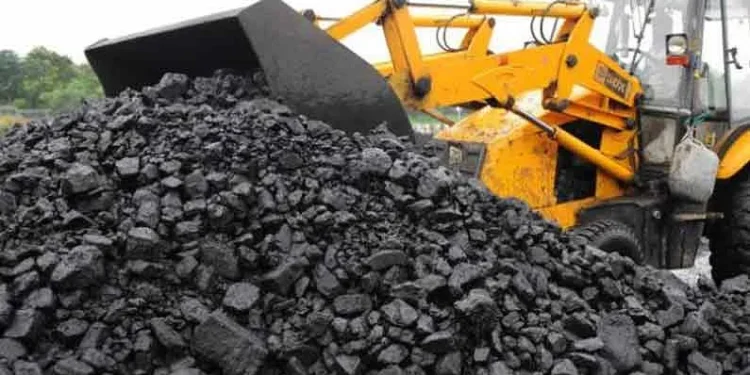 আড়াইহাজারে অজ্ঞান করে ১৫০ টন কয়লা নিয়ে উধাও