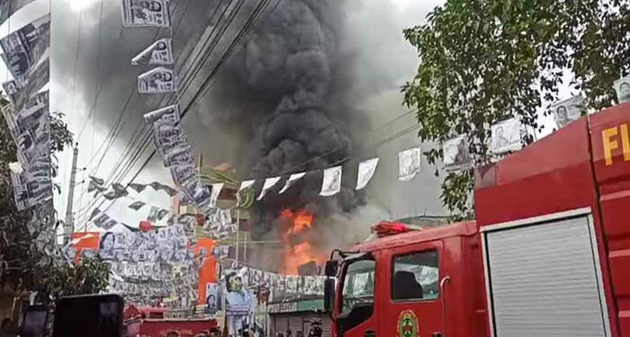 শহরে ককশিট গোডাউনে আগুন