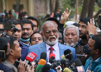 ভোট সু্ষ্ঠু হচ্ছে, লক্ষাধিক ভোটে জিতব : তৈমুর আলম ‌