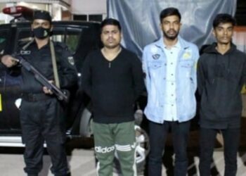 পর্নোগ্রাফি প্রদর্শন-বিক্রয়ে ৩ যুবক আটক