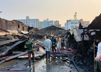 দেড় ঘণ্টায় পুড়ে শেষ পাওয়ারলুম কারখানা