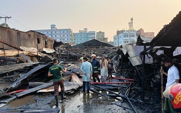 দেড় ঘণ্টায় পুড়ে শেষ পাওয়ারলুম কারখানা