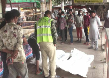 শীতলক্ষ্যায় অজ্ঞাত নারী ও পুরুষের লাশ