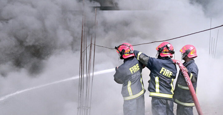 কাঁচপুর স্কয়ার নীট কম্পোজিটে আগুন নিয়ন্ত্রণে