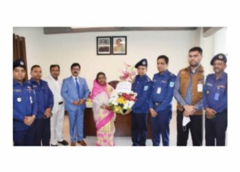 তাবেদারী প্রথা ভেঙ্গে আইভীকে ডিসি-এসপির ফুলেল শুভেচ্ছা
