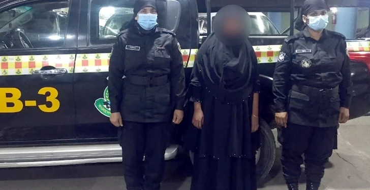 না.গঞ্জে রোহিঙ্গা নারীর ভ্যানিটি ব্যাগে ৪২৫০ পিস ইয়াবা