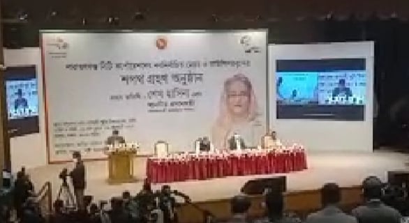 শপথ নিলেন আইভী