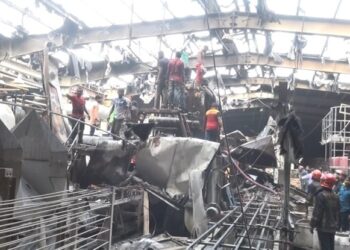 রূপগঞ্জে সিরামিক কারখানায় ভয়াবহ অগ্নিকাণ্ড