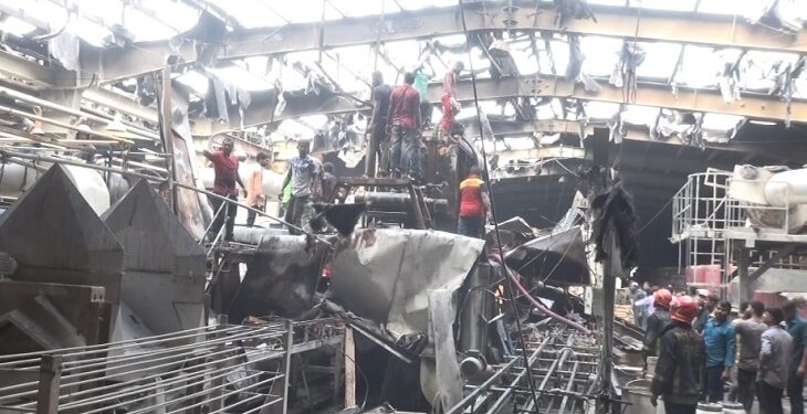 রূপগঞ্জে সিরামিক কারখানায় ভয়াবহ অগ্নিকাণ্ড