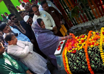 কবরে দাঁড়িয়ে আবারো ত্বকী হত্যার বিচার চাইলেন আইভী