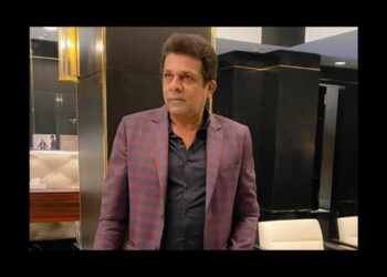 নগরভবনে মন্ত্রীর সভায় বাবুর অস্ত্র ! ব্যাপক বিতর্ক