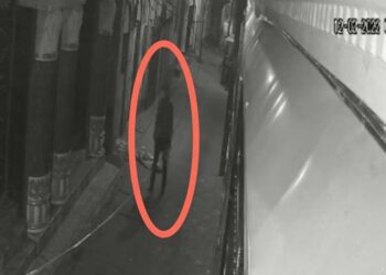 সাংবাদিকের বাড়িতে বোমা হামলায় মামলা