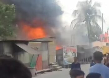 সিদ্ধিরগঞ্জে ঝুটের গোডাউনে আগুন