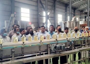 সোনারগাঁয়ে সয়াবিন তেল কারখানায় অভিযান