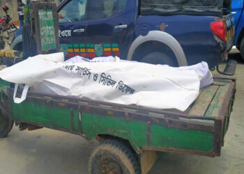 দুই ট্রাকের প্রতিযোগতিায় প্রাণ গেলো এক চালকের