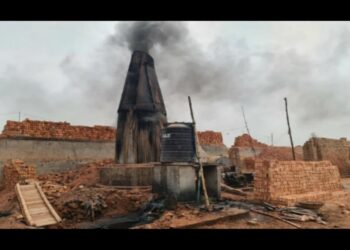 বন্ধের পরও ইট পোড়ানো হচ্ছে অবৈধ ভাটায়