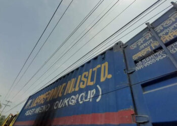 অবৈধ বিদ্যুৎ ও ডিস এর ঝুলন্ত তারে পিকআপে আগুন, হেলপার দগ্ধ