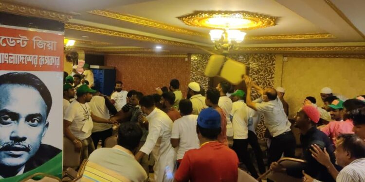 সিদ্ধিরগঞ্জে বিএনপির দ্বন্দ্ব, সংঘর্ষ ! সম্মেলন পণ্ড