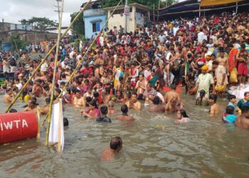 দুই বছর পর চলছে লাঙ্গলবন্দ স্নানোৎসব