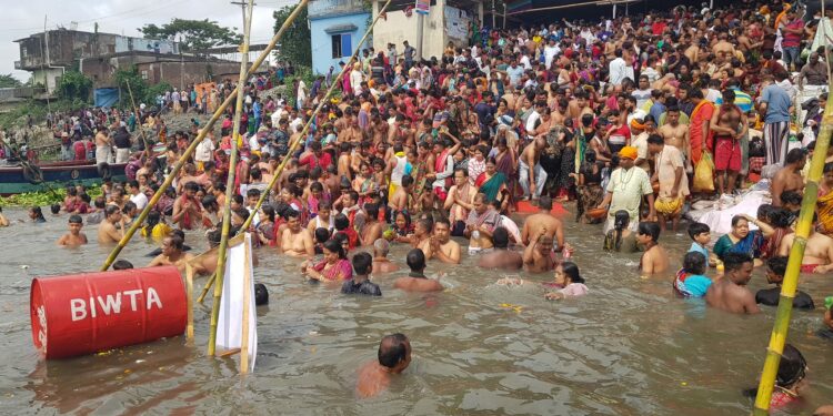 দুই বছর পর চলছে লাঙ্গলবন্দ স্নানোৎসব