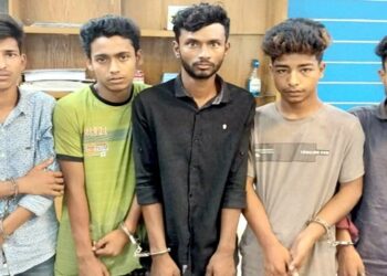 ফতুল্লায় অস্ত্রসহ ৫ কিশোর গ্রেফতার