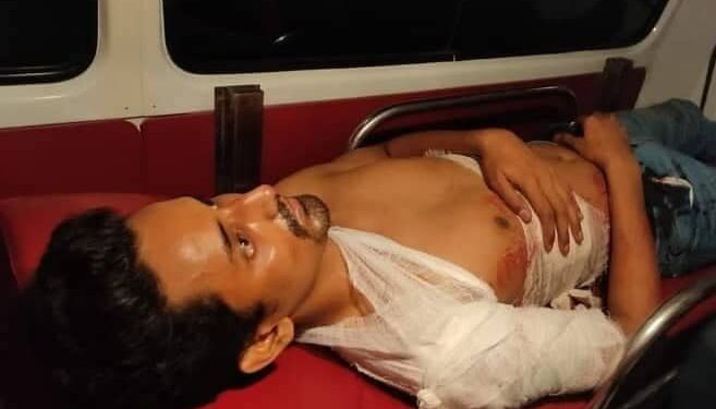 সন্ত্রাসীদের ছুরিকাঘাতে সাংবাদিক আহত