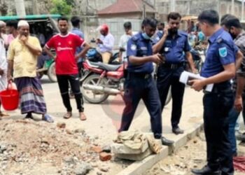 রূপগঞ্জে ঔদ্ধত্ব : রাস্তা কাটার আনিছ আটক, অধরা রাঘববোয়াল