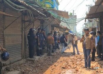 চনপাড়া বস্তিতে চলমান সংঘর্ষের অবসান, অস্ত্রসহ গ্রেফতার ২