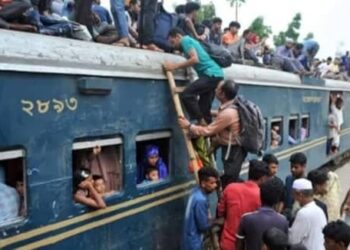 ট্রেনের টিকেট ১৫ টাকা, মই ভাড়া ২০