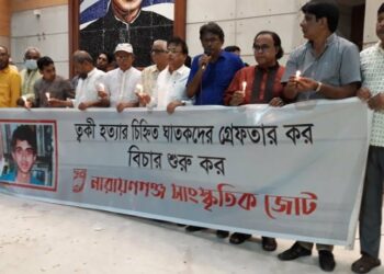 ‘খুনিরা ঘুরে বেড়াচ্ছে পুলিশের সামনেই’