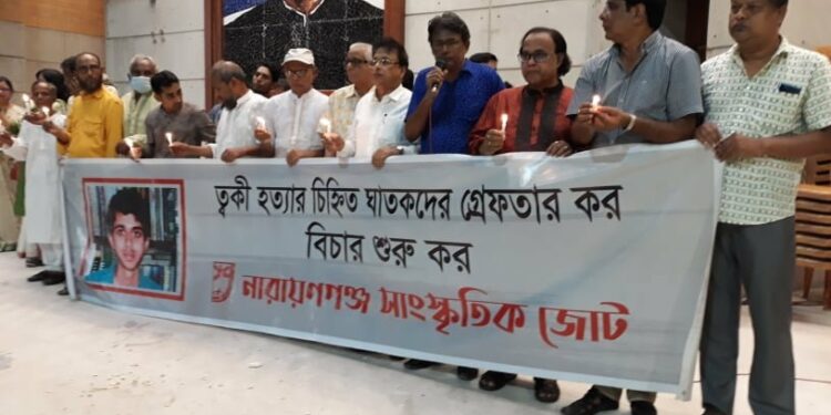 ‘খুনিরা ঘুরে বেড়াচ্ছে পুলিশের সামনেই’