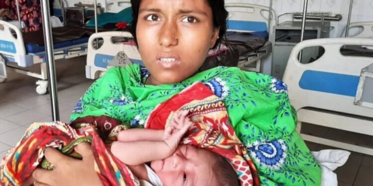 ‘জ্ঞান ফিরলে শুনি, হেরা আমারে লক কইরা থুইয়া গেছে’