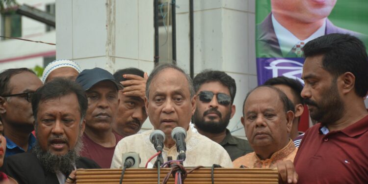 আন্দোলনের মাধ্যমে সরকারের পতন ঘটাতে হবে : নোমান