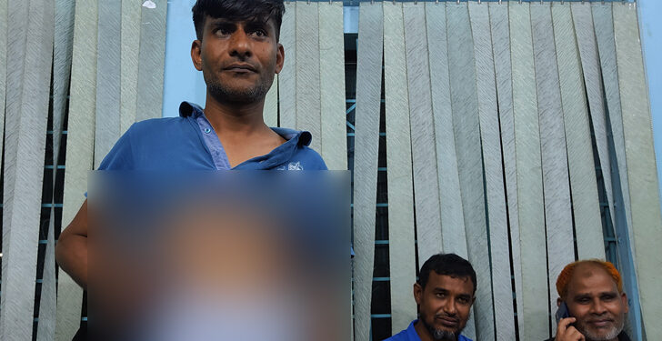 ফতুল্লায় শ্রমিক লীগ নেতাকে বিবস্ত্র করে মারধর