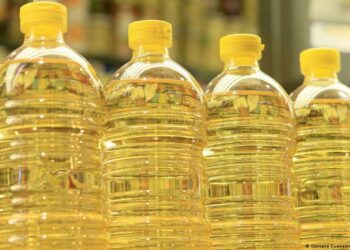 তেল নিয়ে আবার তেলেসমাতি ! লিটারে বাড়লো ৩৮