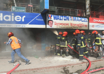 নগরীর নারায়ণগঞ্জ ক্লাব মার্কেটে আগুন