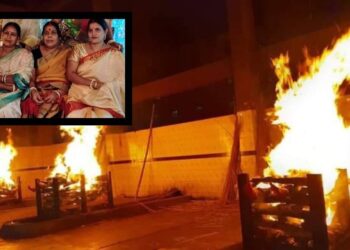 ‘তিন সঙ্গি এক সঙ্গেই জ্বলছে চিতায় ! এই কষ্ট কই রাখমু ?’