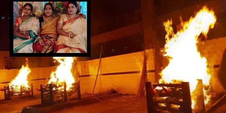 ‘তিন সঙ্গি এক সঙ্গেই জ্বলছে চিতায় ! এই কষ্ট কই রাখমু ?’