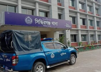 পশ্চাৎদেশে রড : উদ্ধার করলো সিদ্ধিরগঞ্জ পুলিশ