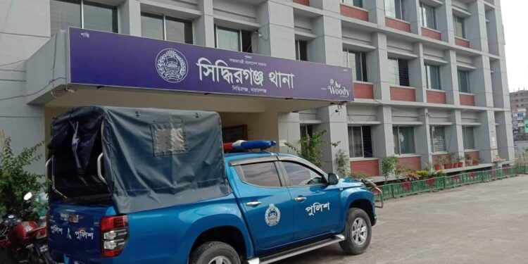 পশ্চাৎদেশে রড : উদ্ধার করলো সিদ্ধিরগঞ্জ পুলিশ